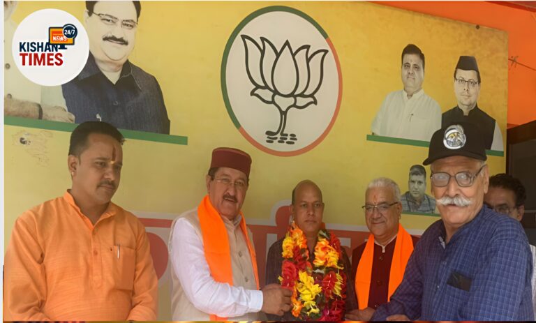 पूरण सिंह कठैत को भाजपा में शामिल करते रुद्रप्रयाग विधायक भरत सिंह चौधरी