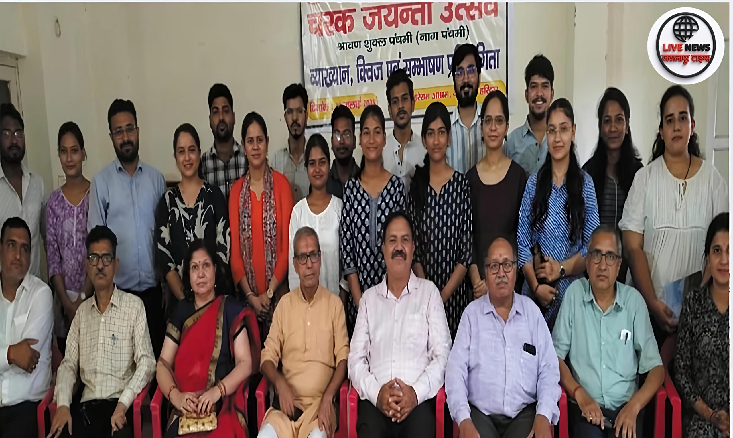 महर्षि चरक जयंती पर हरिद्वार में आयोजित आयुर्वेद संगोष्ठी में हिस्सा लेते छात्र और वक्ता
