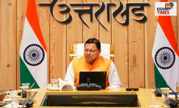 मुख्यमंत्री पुष्कर सिंह धामी ड्रग्स फ्री उत्तराखंड अभियान की बैठक करते हुए"