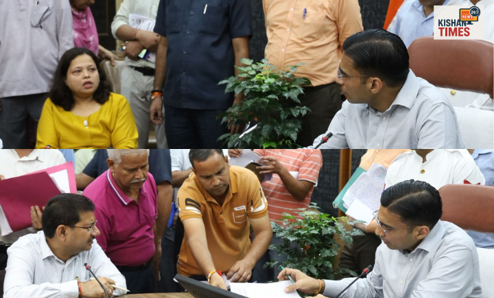 alt="भारी बारिश में भी देहरादून डीएम जनता दरबार में फरियादियों की भीड़"