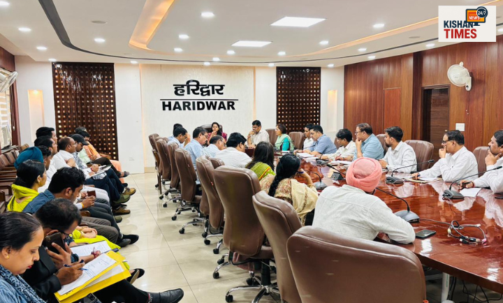 "हरिद्वार में सीडीओ आकांक्षा कोंडे की अध्यक्षता में स्वच्छता अभियान को लेकर आयोजित बैठक"