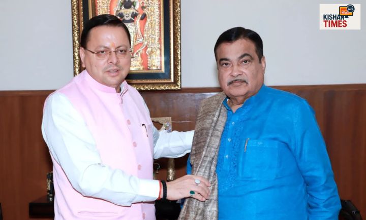 : मुख्यमंत्री पुष्कर सिंह धामी और केंद्रीय मंत्री नितिन गडकरी मुलाकात करते हुए