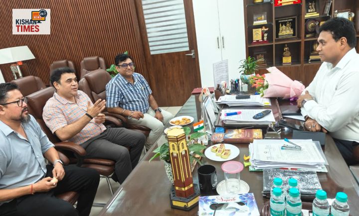 स्वास्थ्य सचिव से मिलता प्रांतीय चिकित्सा सेवा संघ का प्रतिनिधिमंडल