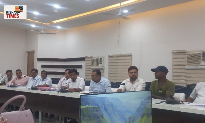 “हरकी पौड़ी घाट पर गंगा सफाई अभियान और लगाए गए सीसीटीवी कैमरे का दृश्य”