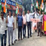 कोटद्वार में राष्ट्रीय राजमार्ग-119 बाईपास प्रभावितों की समस्याओं पर आयोजित समन्वय बैठक में विधानसभा अध्यक्ष ऋतु खंडूड़ी भूषण अधिकारियों और स्थानीय प्रतिनिधियों के साथ चर्चा करती हुईं।