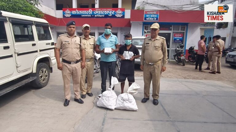पुलिस द्वारा ज्वालापुर में पकड़ी गई अवैध शराब की बोतलें