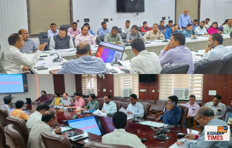 “हरिद्वार में राज्य स्थापना दिवस के अवसर पर आयोजित सांस्कृतिक कार्यक्रम और जनभागीदारी दृश्य।”