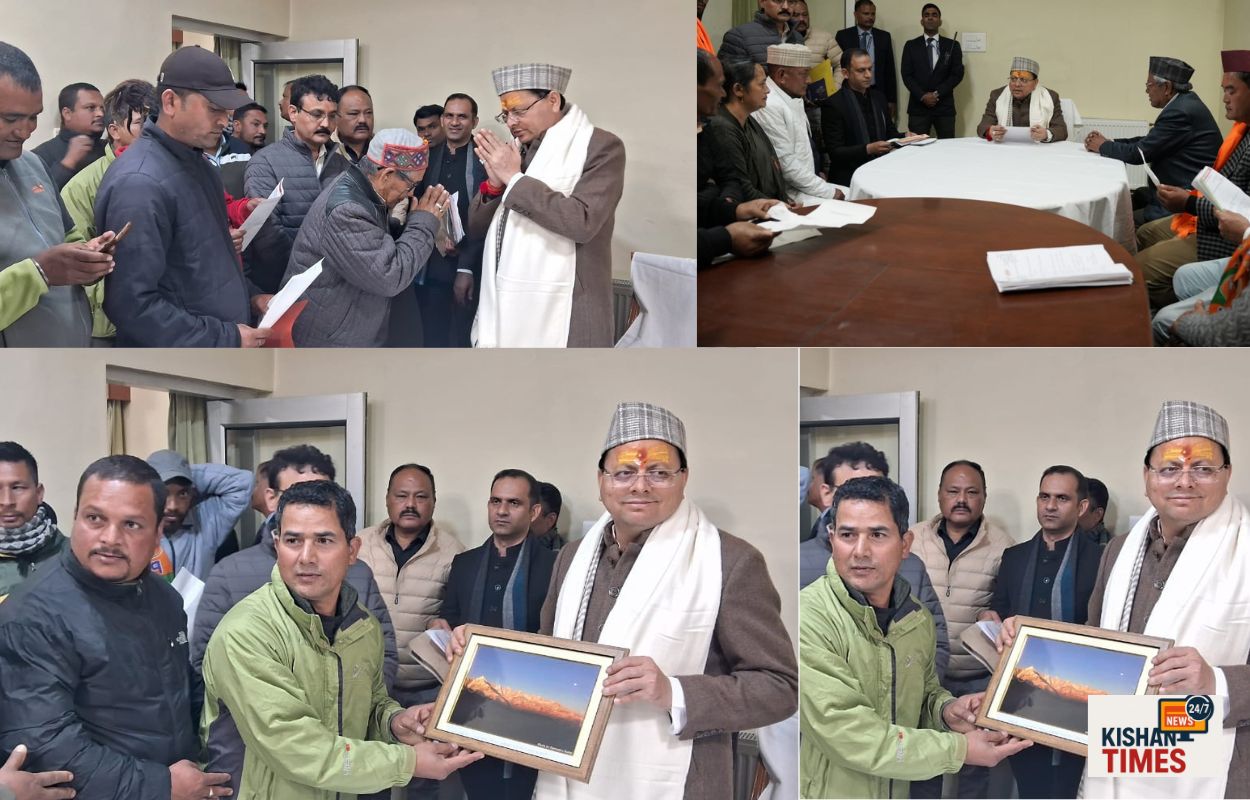 मुख्यमंत्री पुष्कर सिंह धामी मुनस्यारी में जनता और आईटीबीपी जवानों से आत्मीय मुलाकात करते हुए।