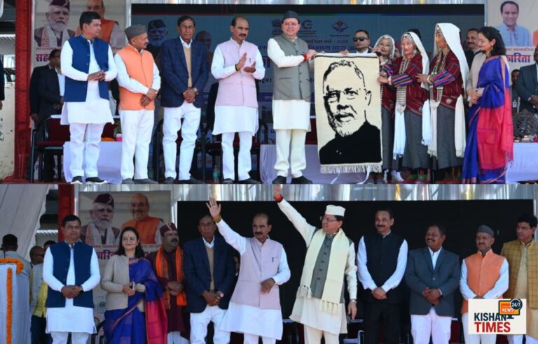 मुख्यमंत्री धामी पिथौरागढ़ में सहकारिता मेले के शुभारंभ समारोह में योजनाओं का लोकार्पण करते हुए।