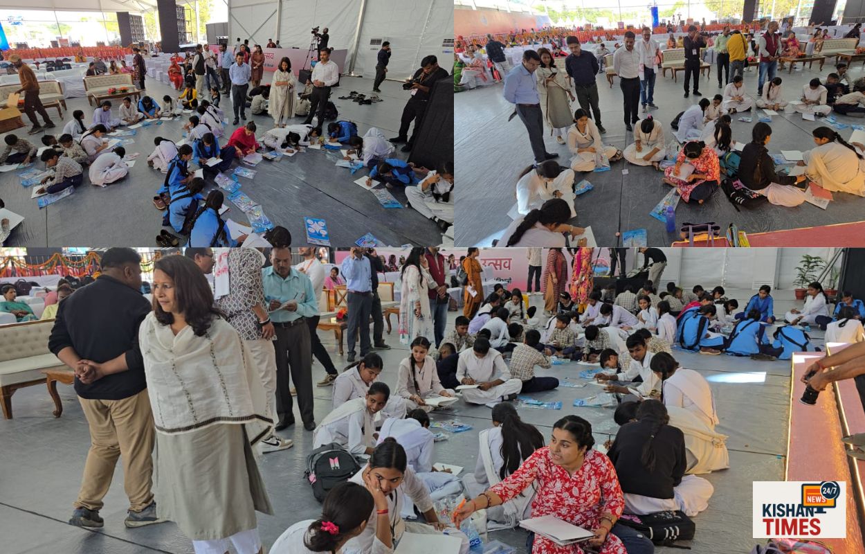 बहादराबाद युवा महोत्सव 2025 में पारंपरिक लोकनृत्य प्रस्तुत करते युवा कलाकार।