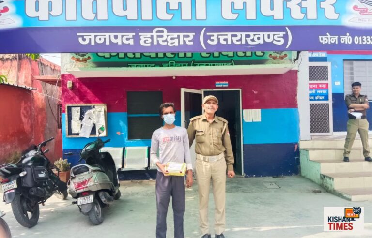 लक्सर पुलिस टीम ने भिक्कमपुर से अवैध चाकू के साथ संदिग्ध युवक को गिरफ्तार किया।