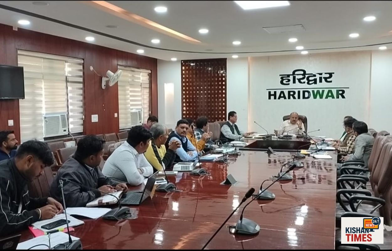 “हरिद्वार में जल जीवन मिशन की समीक्षा बैठक करते हुए मुख्य विकास अधिकारी ललित नारायण मिश्रा”