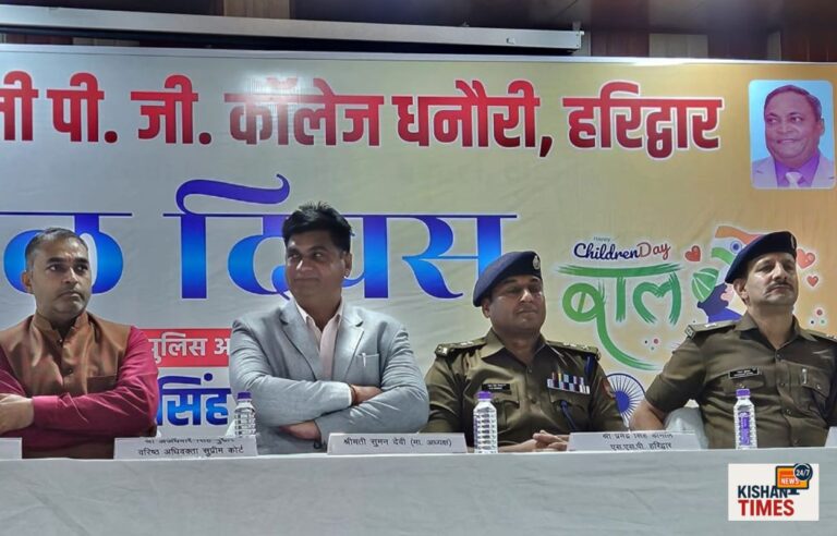 “हरिद्वार में भूकम्प मॉक ड्रिल के दौरान बचाव दल और प्रशासनिक टीमें राहत अभ्यास करती हुईं”