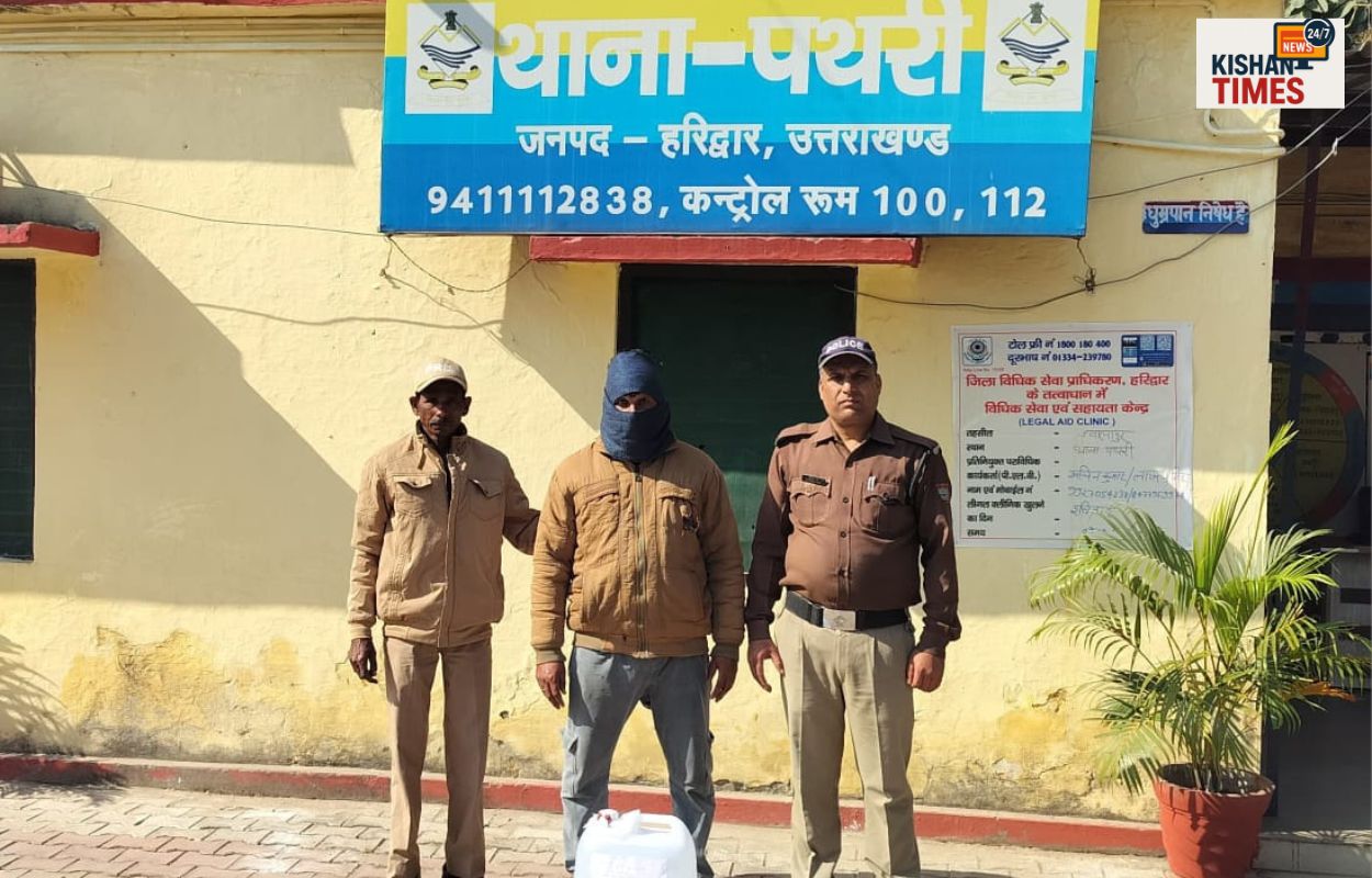 पथरी पुलिस द्वारा 20 लीटर अवैध कच्ची शराब के साथ गिरफ्तार आरोपी।