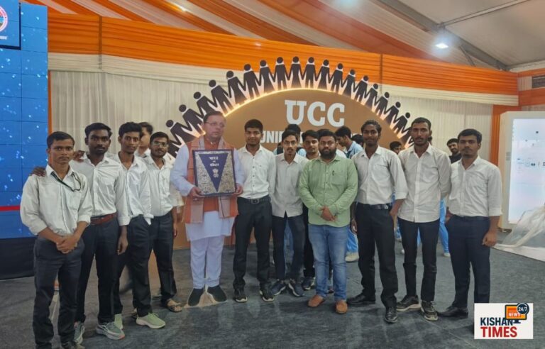 “गुरुकुल कांगड़ी विश्वविद्यालय के एनएसएस स्वयंसेवक उत्तराखंड रजत उत्सव में सक्रिय भागीदारी करते हुए”