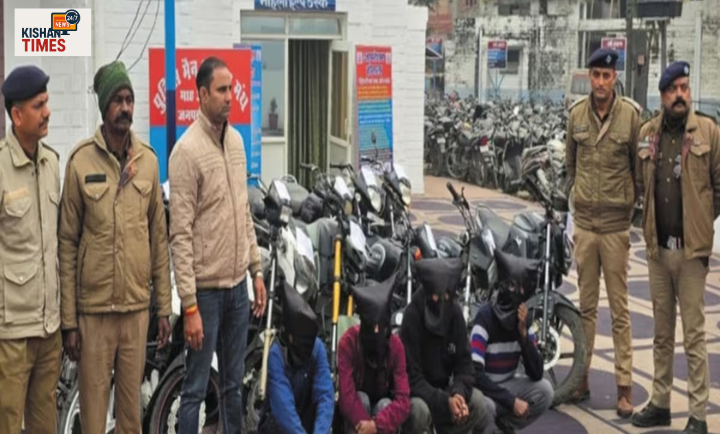 हरिद्वार सिडकुल थाना परिसर में दोपहिया वाहन चोर गिरोह की गिरफ्तारी के बाद प्रेस वार्ता का दृश्य