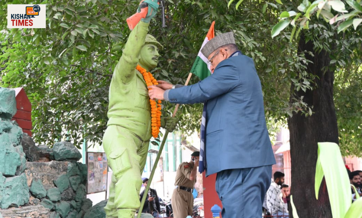 डीएवी पीजी कॉलेज देहरादून में 100 फीट ऊँचे राष्ट्रीय ध्वज के भूमि पूजन के दौरान मंत्री गणेश जोशी