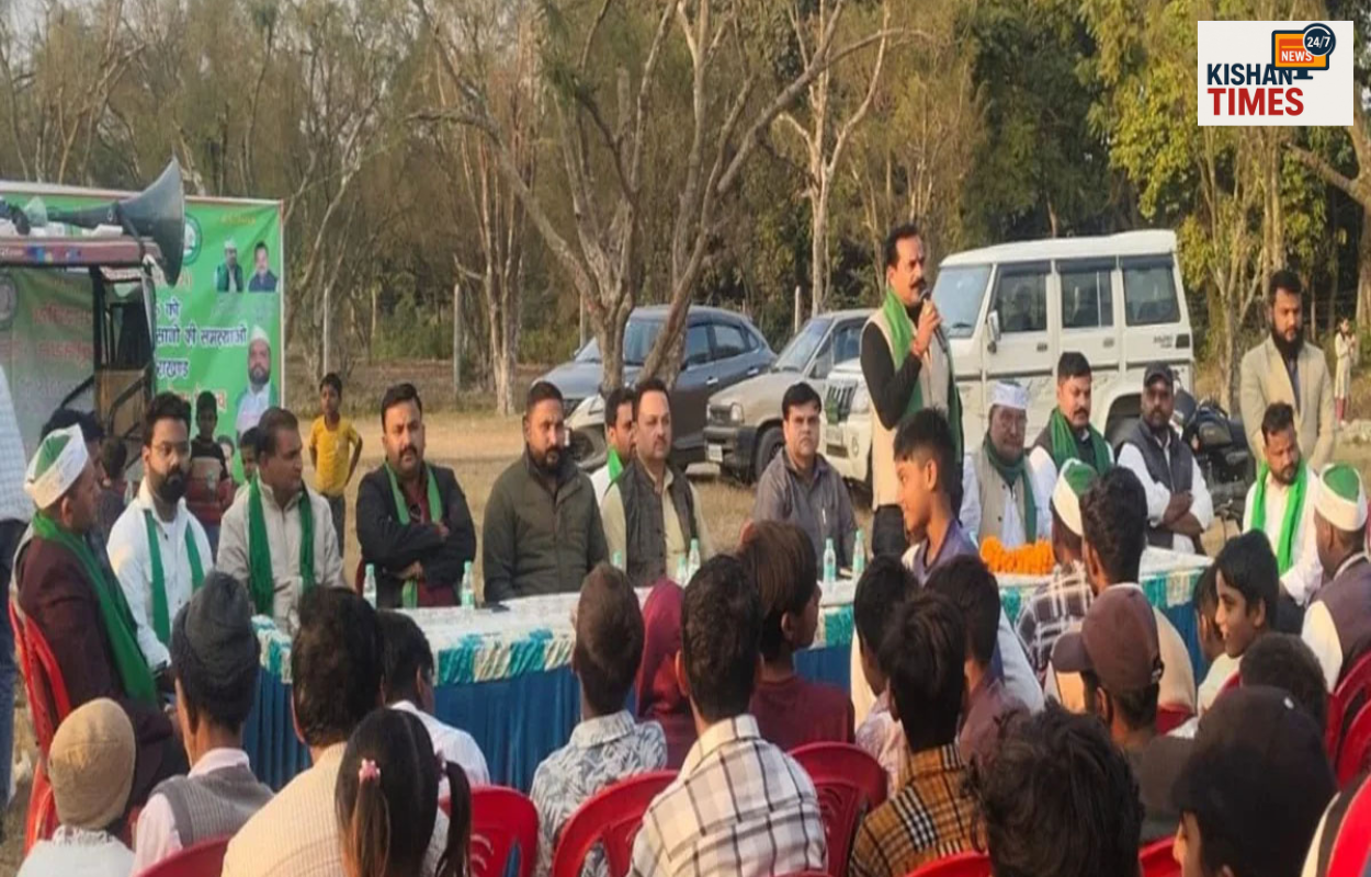 भाकियू तोमर किसानों की पंचायत में आंदोलन की घोषणा करते नेता