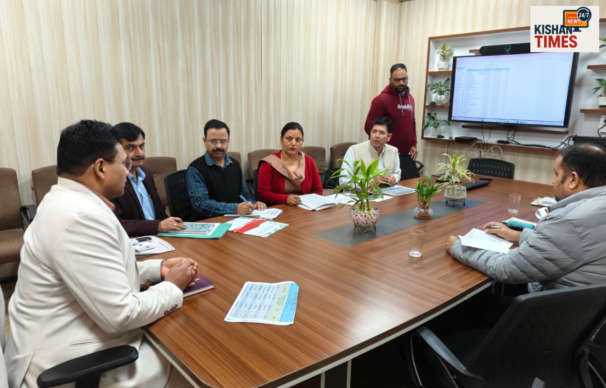 “टिहरी सुरसिंहधार नर्सिंग कॉलेज को एमएससी नर्सिंग की स्वीकृति — समीक्षा बैठक की तस्वीर”