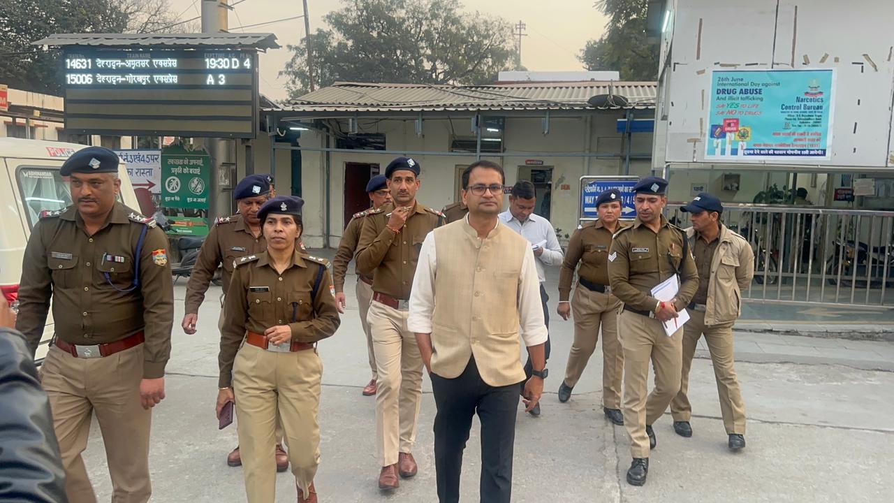 आईजी रेलवेज मुख़्तार मोहसिन जीआरपी देहरादून निरीक्षण