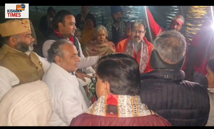 हरिद्वार में शीतलहर के दौरान रैन बसेरों का निरीक्षण करते विनय रोहिला