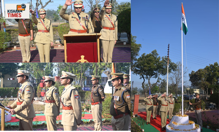 पुलिस लाइन रोशनाबाद में एसएसपी द्वारा ध्वजारोहण