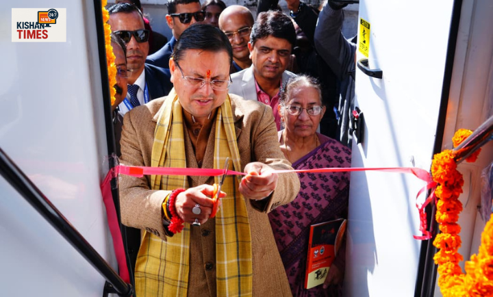 मुख्यमंत्री पुष्कर सिंह धामी लैब ऑन व्हील्स का फ्लैग ऑफ करते हुए