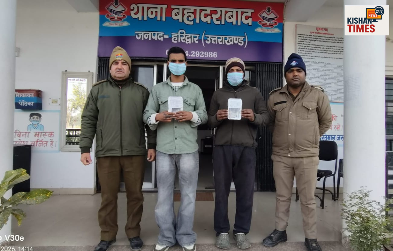 “बहादराबाद पुलिस द्वारा लूट मामले में गिरफ्तार इनामी आरोपी”