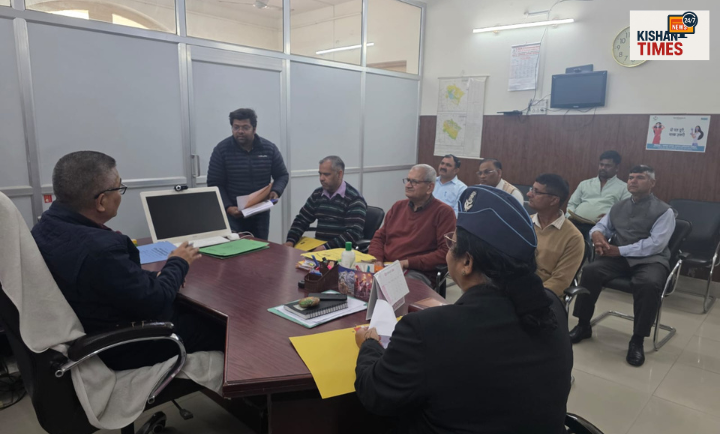 भगवानपुर ग्राम टकाबरी रविदास आश्रम में पुलिस जांच करती हुई टीम