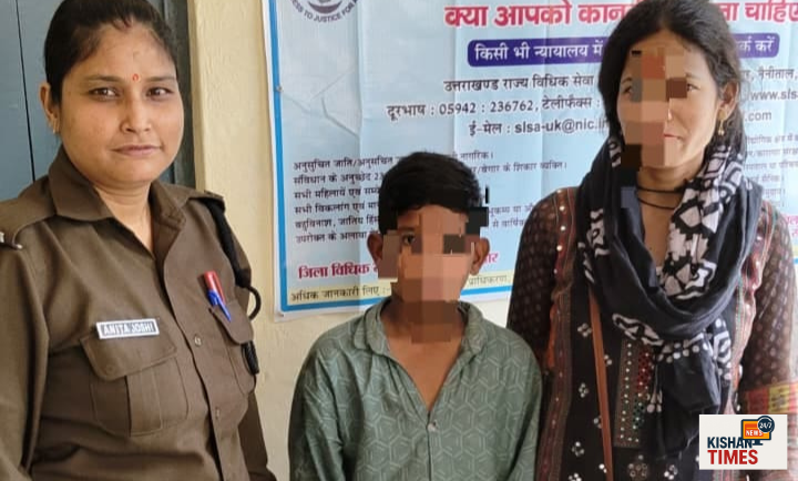 कनखल पुलिस ने घूमते मिले नाबालिग बच्चे को परिजनों से मिलाया