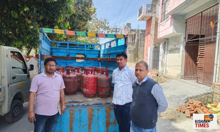 हरिद्वार में गैस कालाबाजारी पर बड़ी कार्रवाई, 18 कम वजन सिलेंडर जब्त