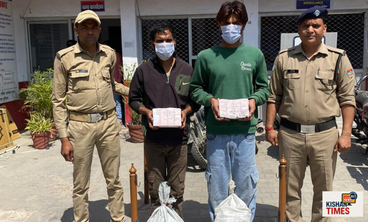 ज्वालापुर हरिद्वार में पुलिस द्वारा पकड़ी गई अवैध देशी शराब के साथ गिरफ्तार आरोपी और बरामद 104 पव्वे शराब