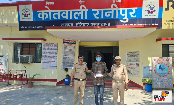 रानीपुर हरिद्वार में चैन स्नैचिंग केस का खुलासा, गिरफ्तार आरोपी और बरामद सोने की चेन व चाकू