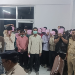 कनखल पुलिस ऑपरेशन प्रहार के दौरान अराजक तत्वों को पकड़ते हुए