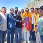 ऋषिकेश में भाजपा कार्यक्रम के दौरान विनोद सुयाल कार्यकर्ताओं को संबोधित करते हुए