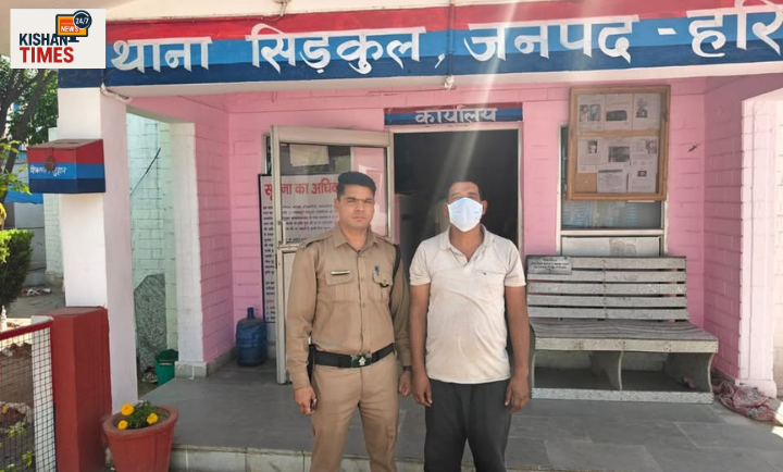 सिडकुल हरिद्वार में पुलिस द्वारा हुड़दंग करने वाले आरोपी को पकड़ते हुए