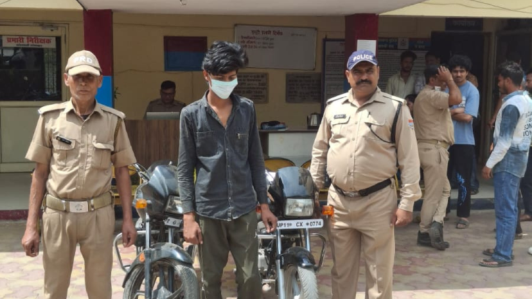 गंगनहर पुलिस द्वारा वाहन चोर को गिरफ्तार करते हुए और बरामद मोटरसाइकिल
