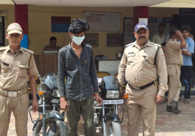 गंगनहर पुलिस द्वारा वाहन चोर को गिरफ्तार करते हुए और बरामद मोटरसाइकिल