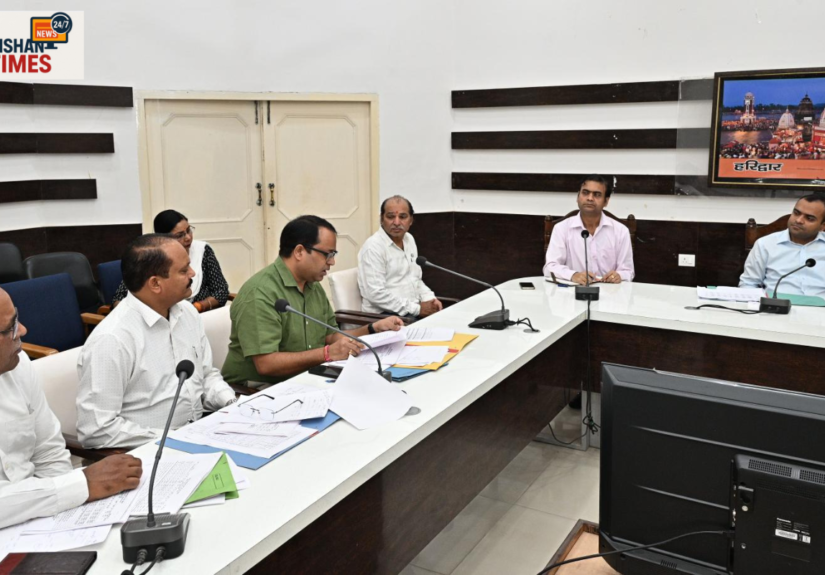 डीएम ने राजस्व बढ़ाने और अवैध शराब रोकने के निर्देश