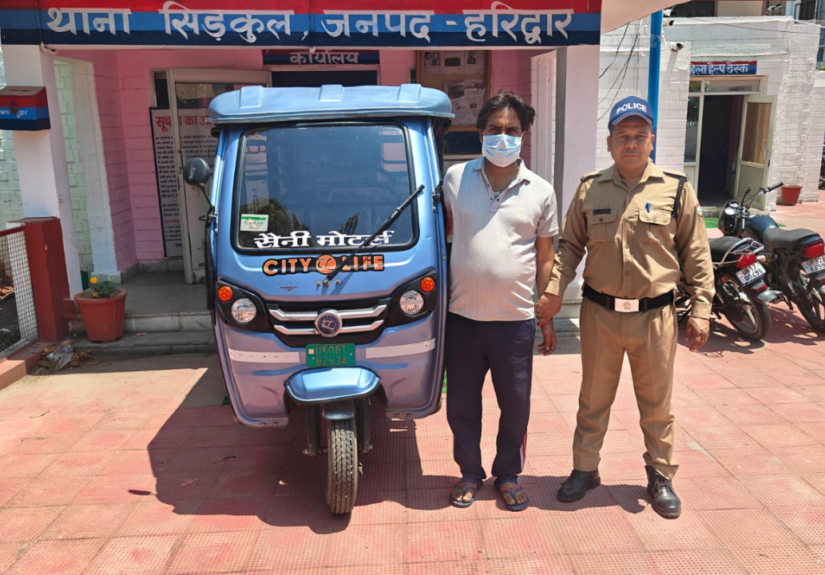 सिडकुल पुलिस द्वारा पकड़ा गया वाहन चोर और बरामद ई-रिक्शा