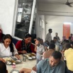 सिडकुल हरिद्वार की कंपनी में श्रमिकों के साथ भोजन करते श्रम विभाग के अधिकारी।
