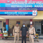 गंगनहर पुलिस द्वारा ऑपरेशन प्रहार के तहत फायरिंग मामले के फरार आरोपी को गिरफ्तार करते पुलिसकर्मी।