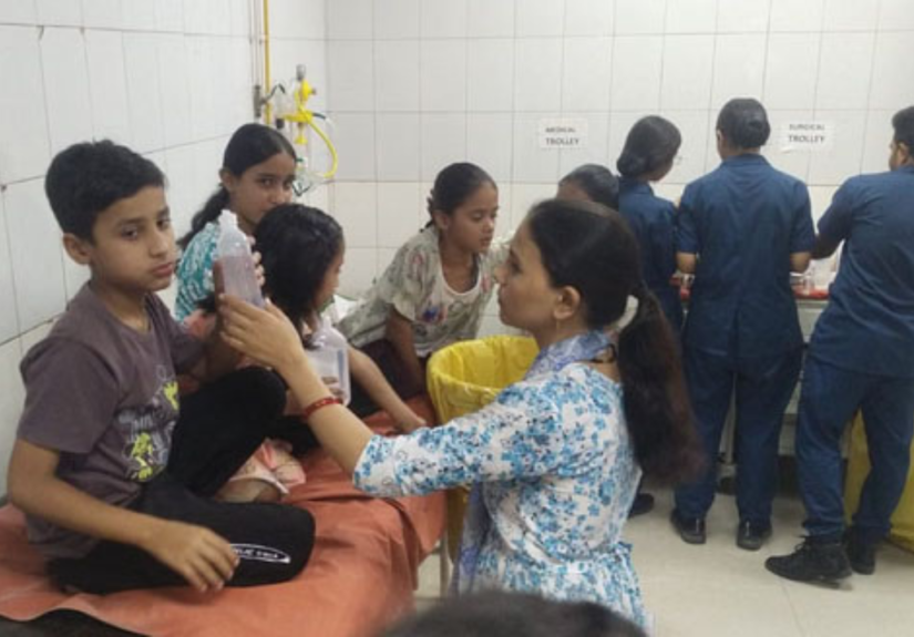 ऋषिकेश अस्पताल में उपचार के दौरान भर्ती चार मासूम बच्चे।