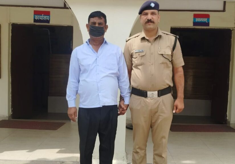 बीडी इंटर कॉलेज भूमि धोखाधड़ी मामले में गिरफ्तार आरोपी के संबंध में कार्रवाई करती भगवानपुर पुलिस
